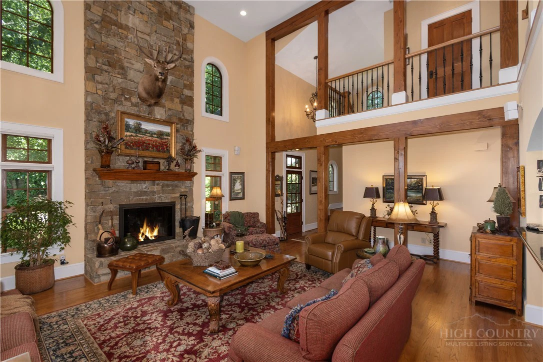 Image number 19 for the current listing