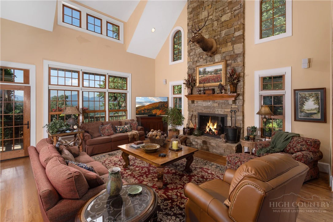 Image number 13 for the current listing