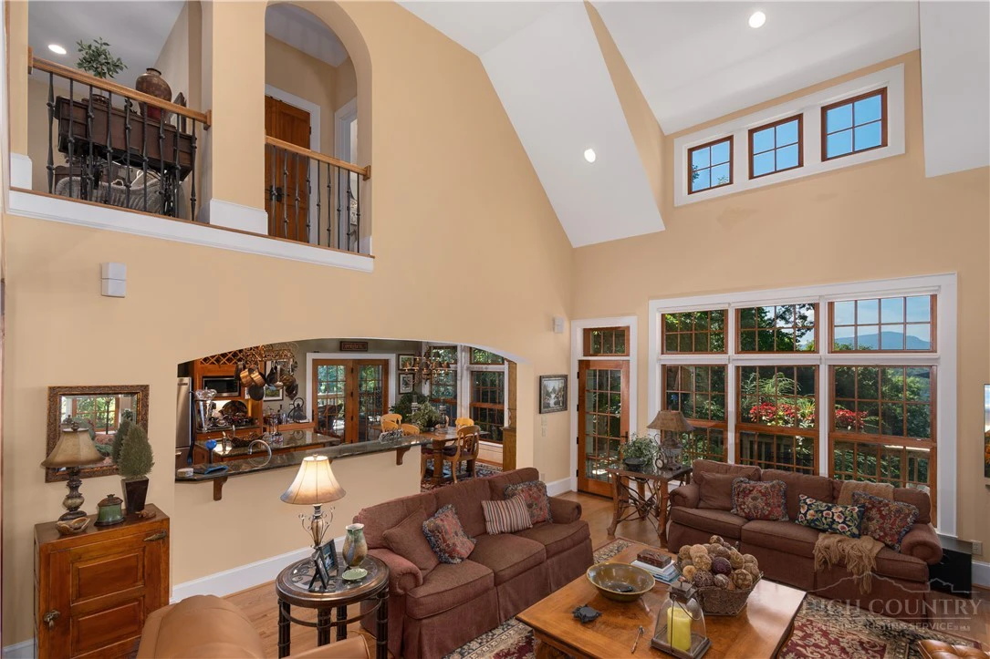 Image number 20 for the current listing