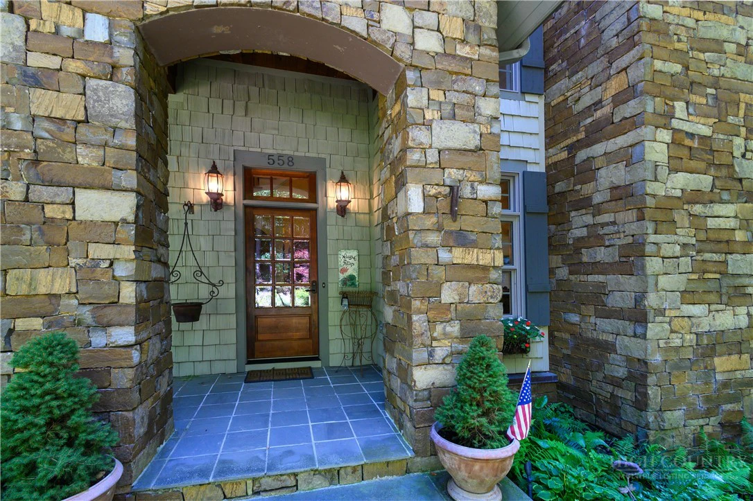 Image number 7 for the current listing