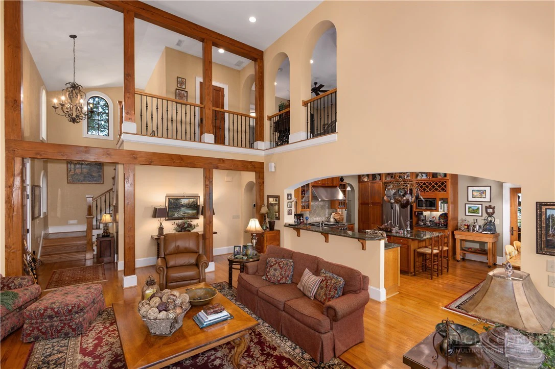 Image number 12 for the current listing