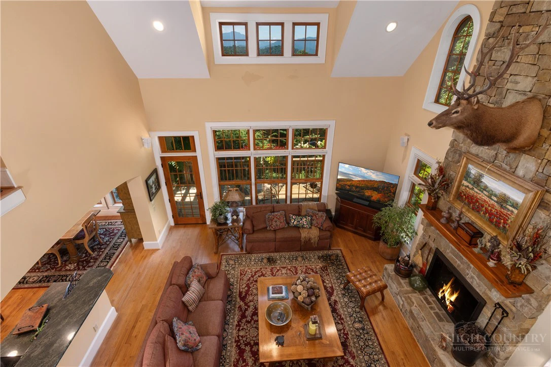 Image number 14 for the current listing