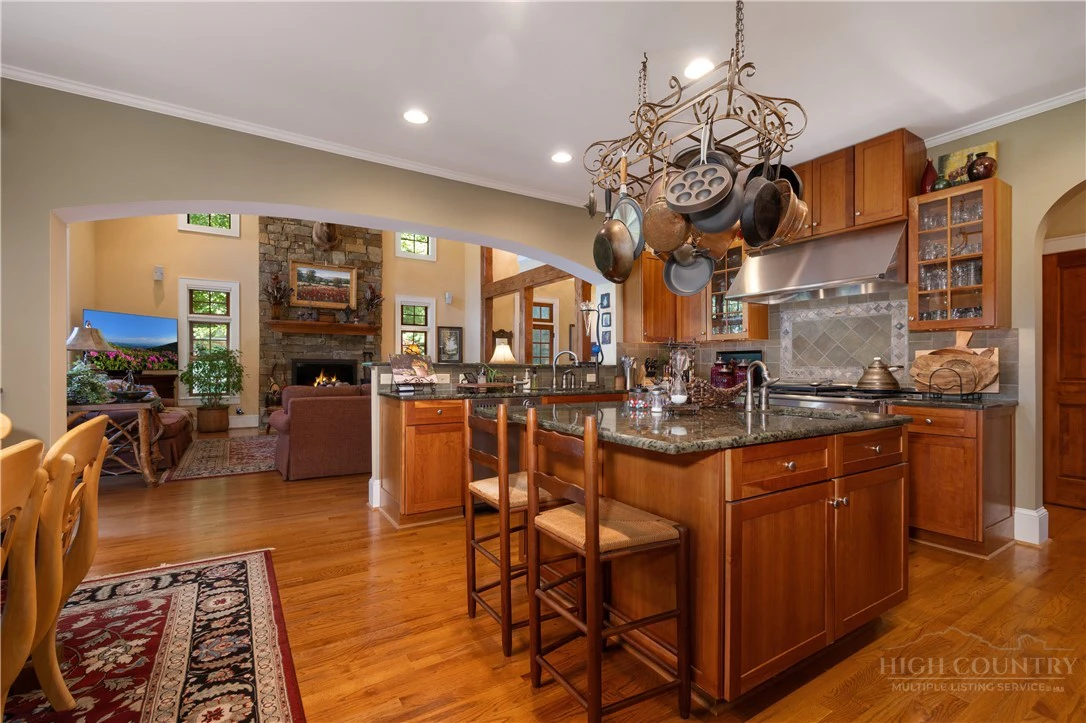 Image number 16 for the current listing