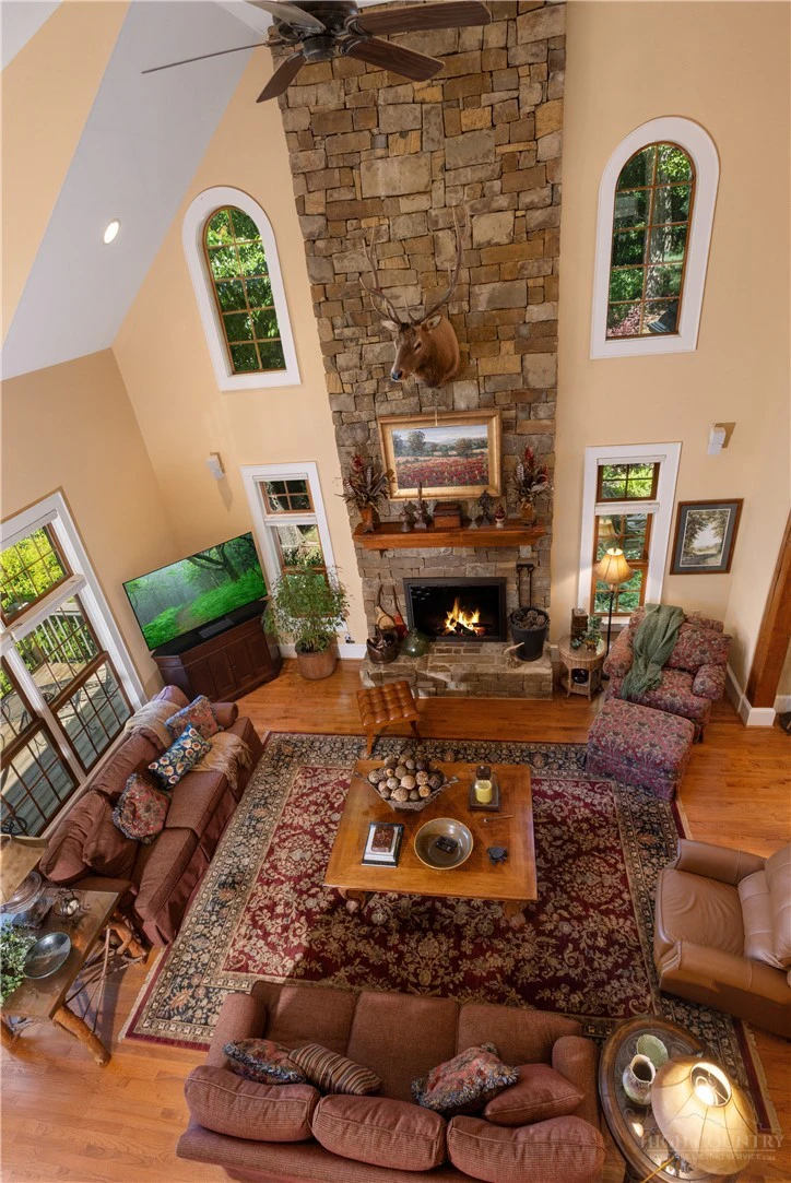 Image number 18 for the current listing
