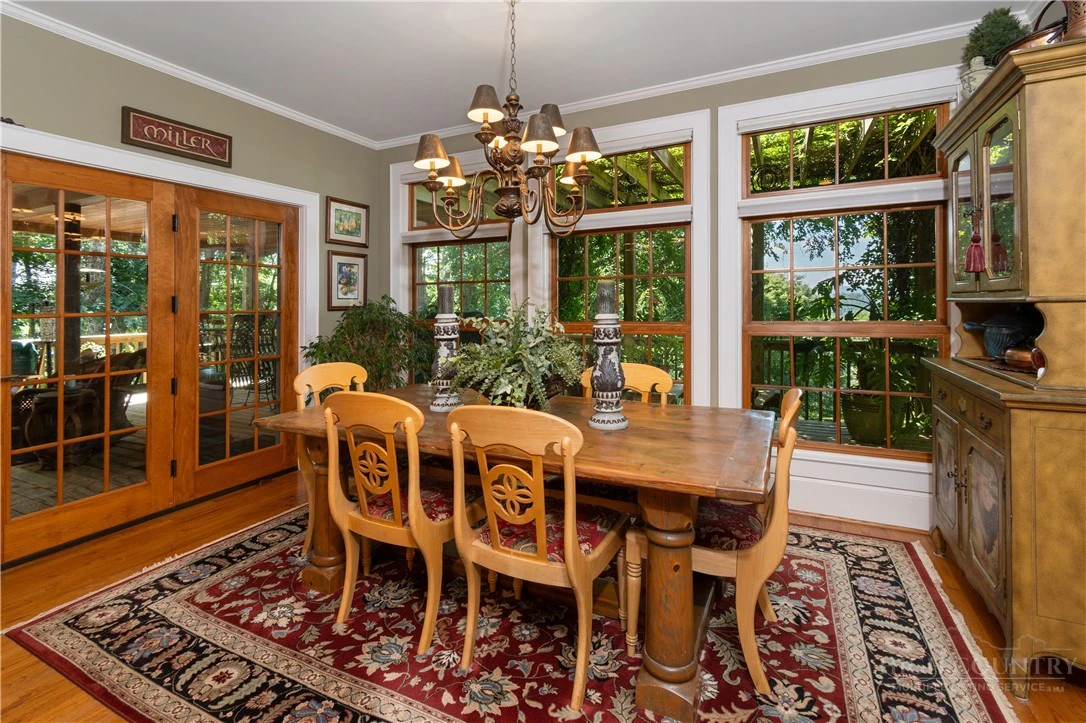Image number 21 for the current listing