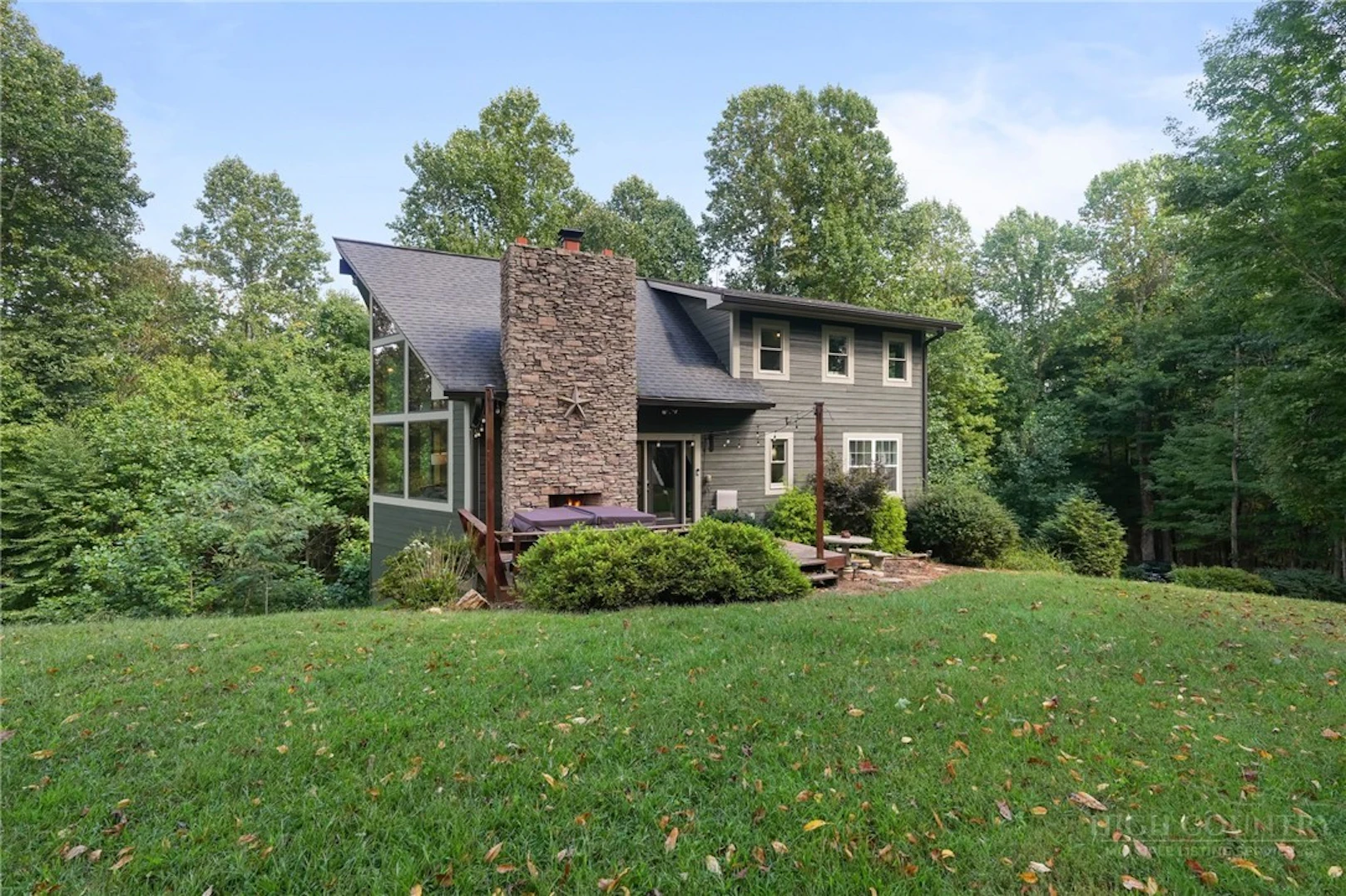 Image number 1 for the current listing