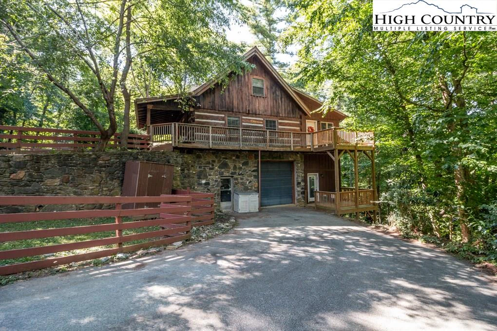 Image number 1 for the current listing