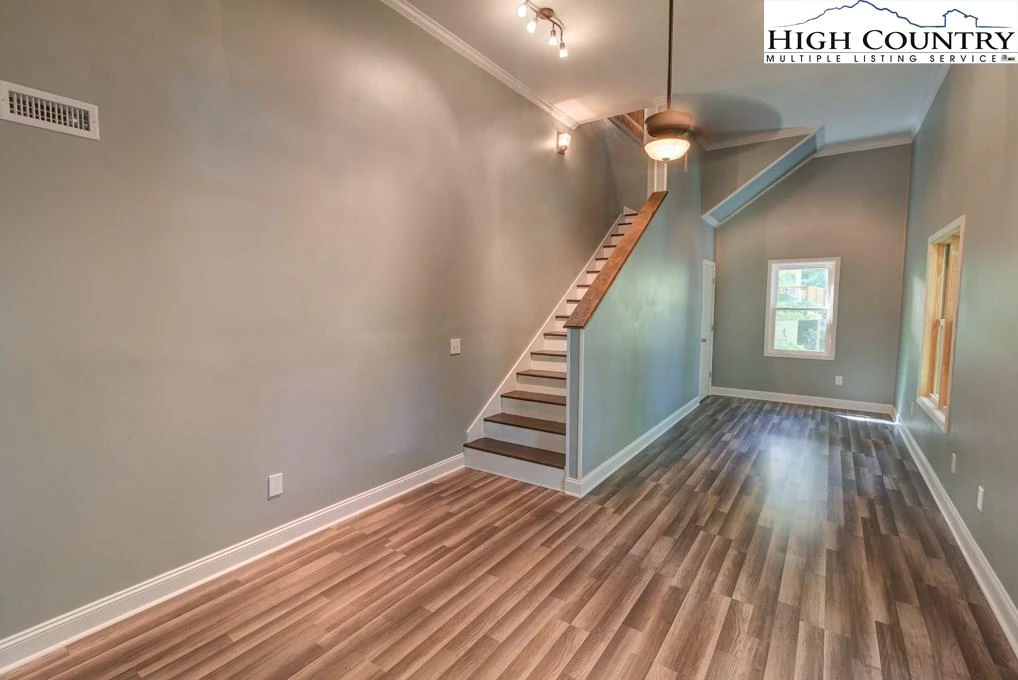 Image number 3 for the current listing