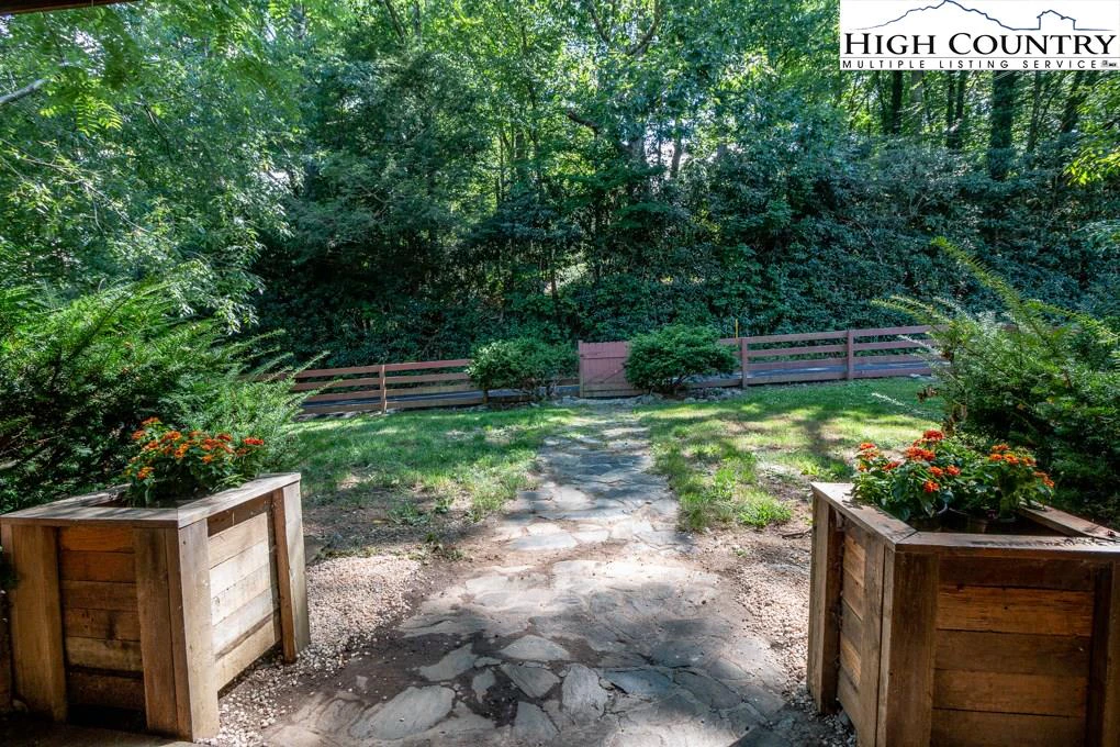 Image number 2 for the current listing