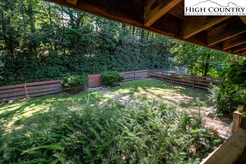 Image number 15 for the current listing