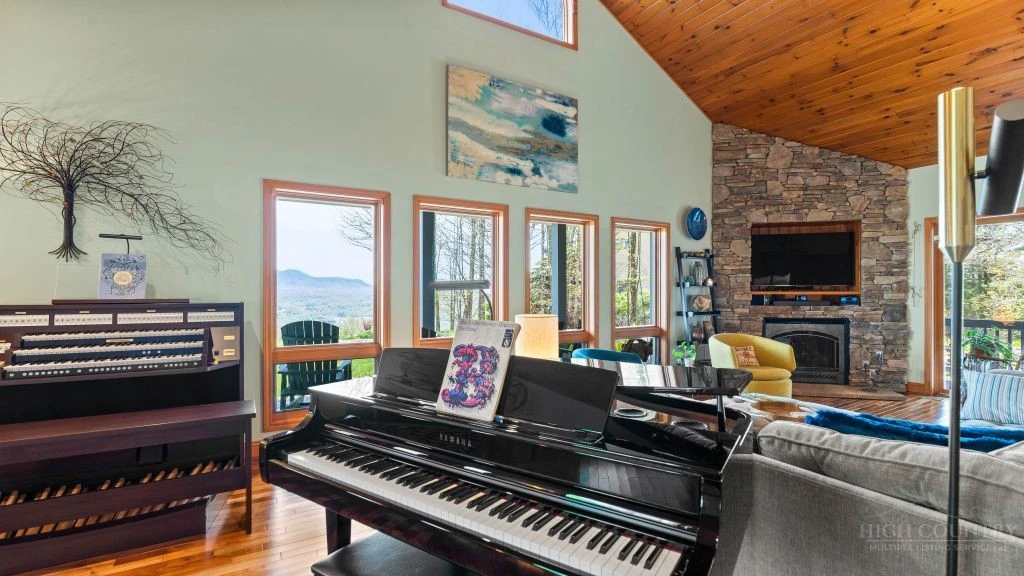 Image number 9 for the current listing