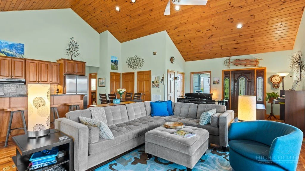 Image number 4 for the current listing