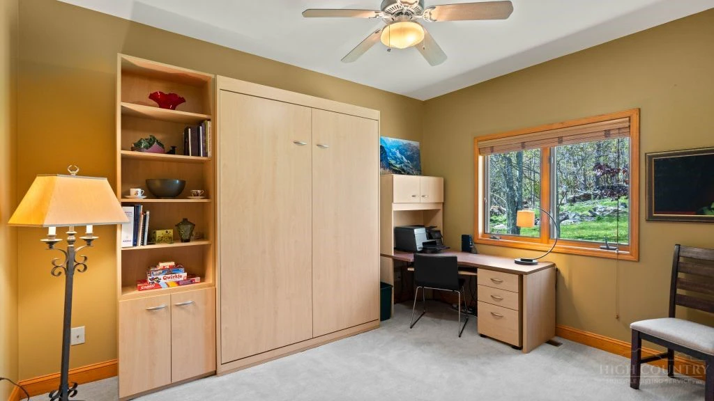 Image number 3 for the current listing