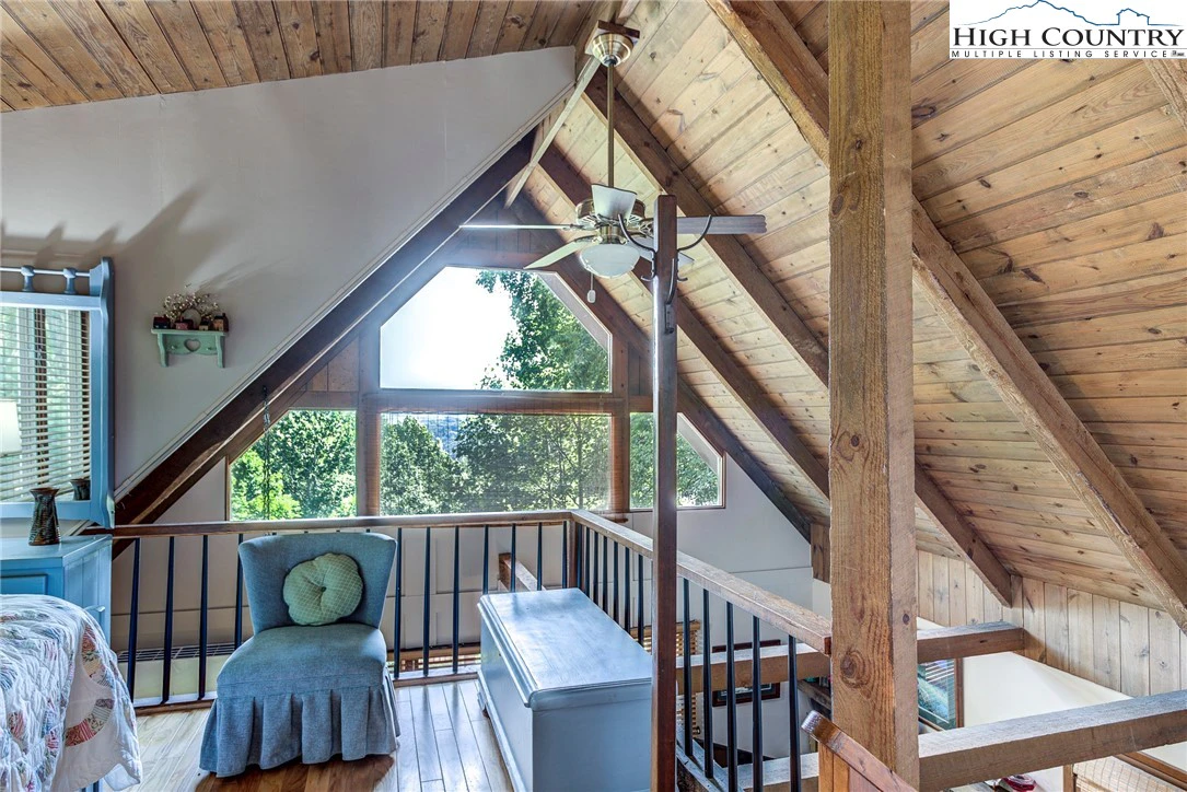 Image number 11 for the current listing