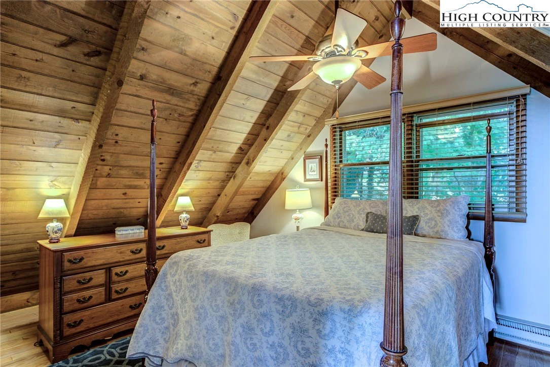 Image number 8 for the current listing