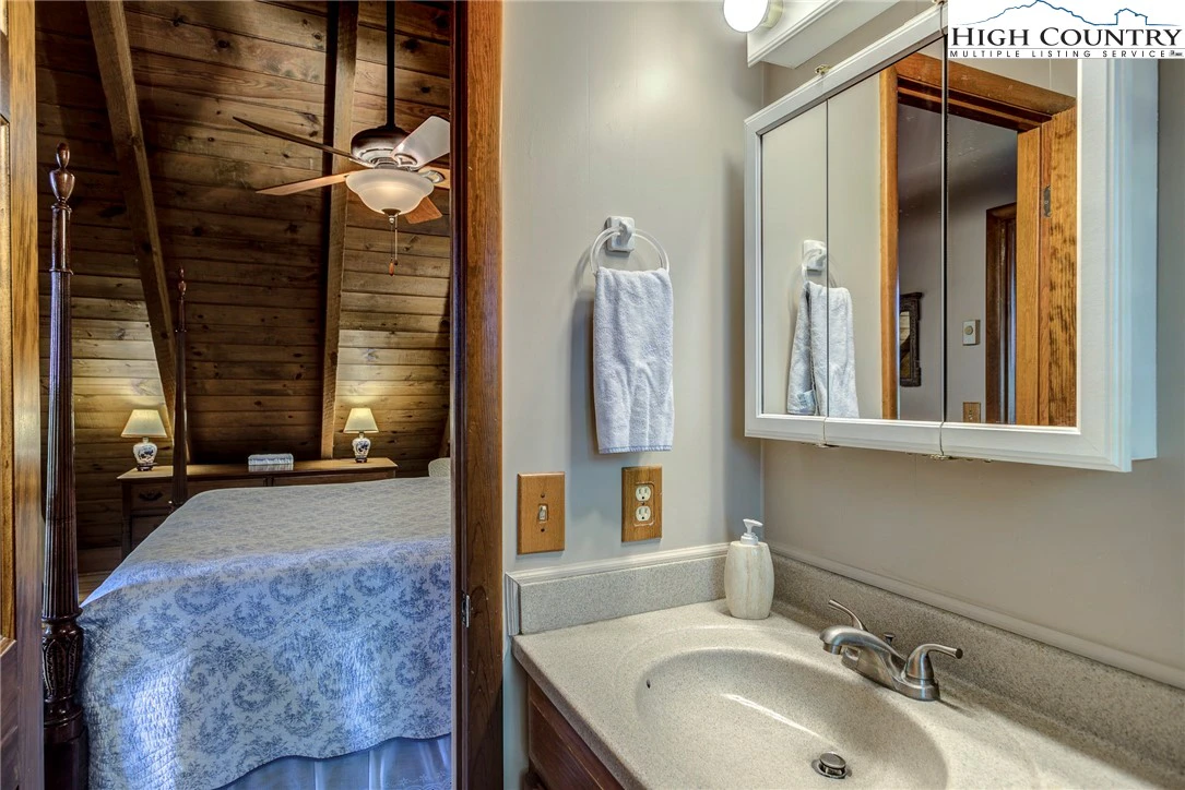 Image number 5 for the current listing