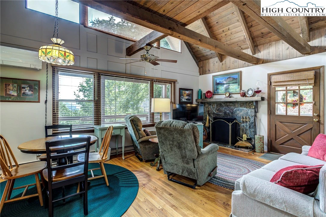 Image number 21 for the current listing