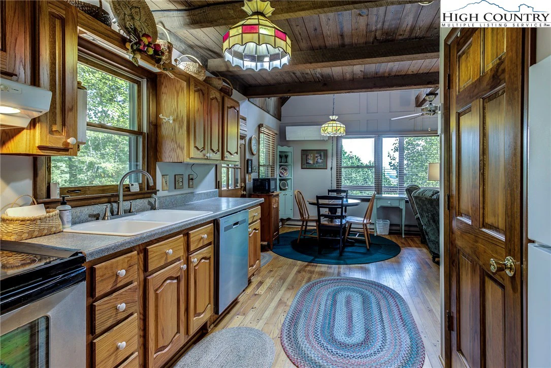Image number 2 for the current listing