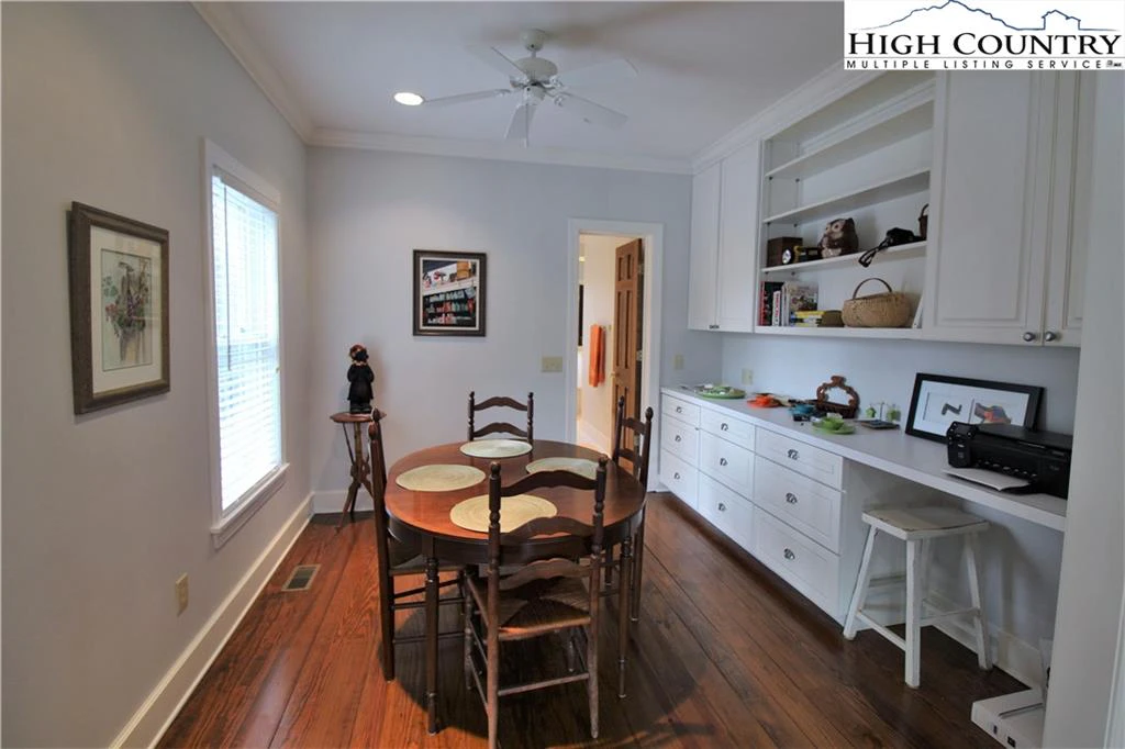 Image number 5 for the current listing