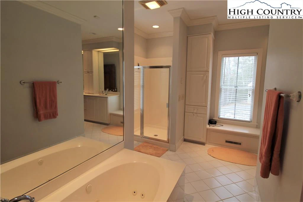 Image number 6 for the current listing