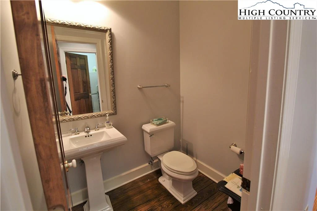 Image number 10 for the current listing