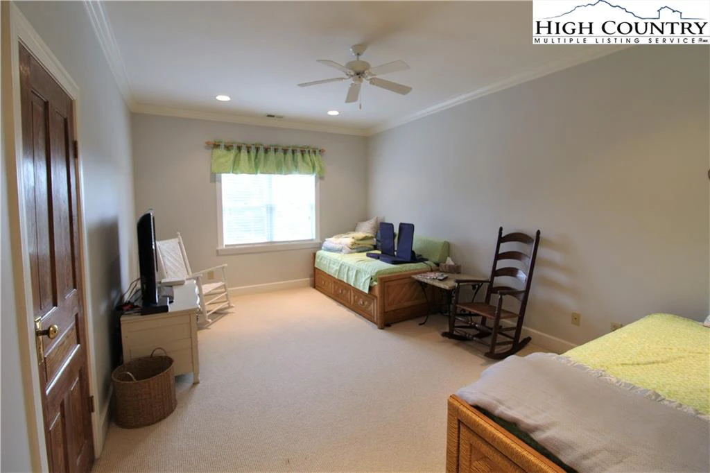 Image number 12 for the current listing