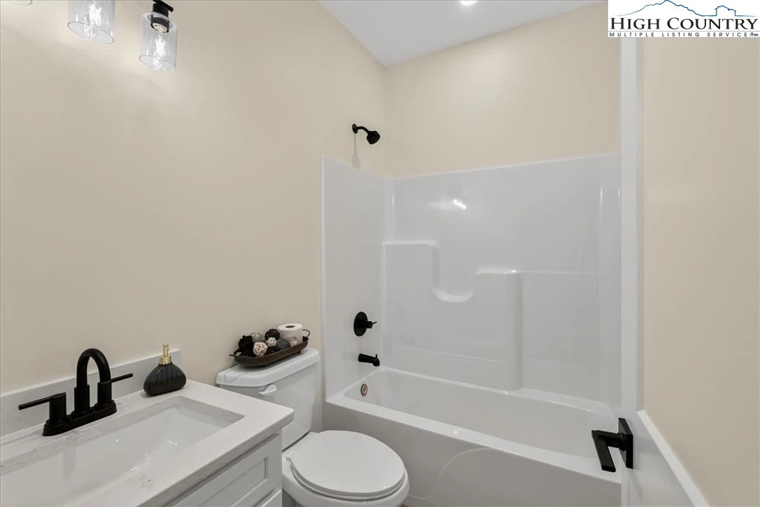 Image number 5 for the current listing