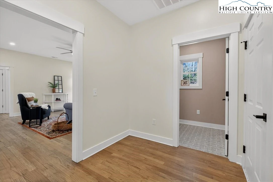 Image number 12 for the current listing