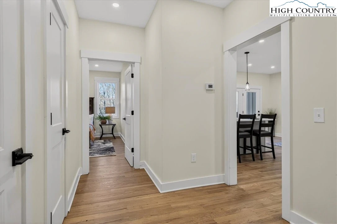 Image number 2 for the current listing