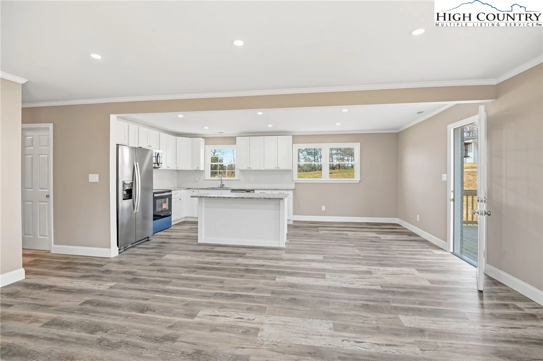 Image number 3 for the current listing