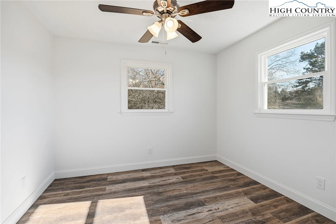 Image number 9 for the current listing