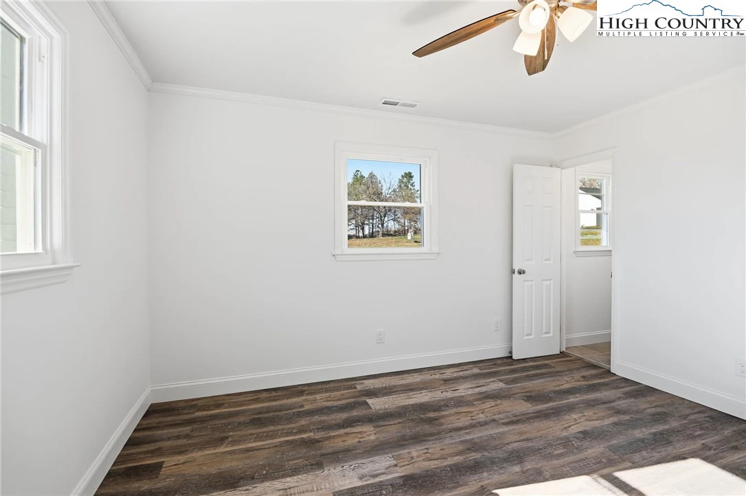 Image number 2 for the current listing