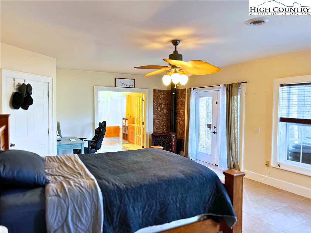 Image number 3 for the current listing