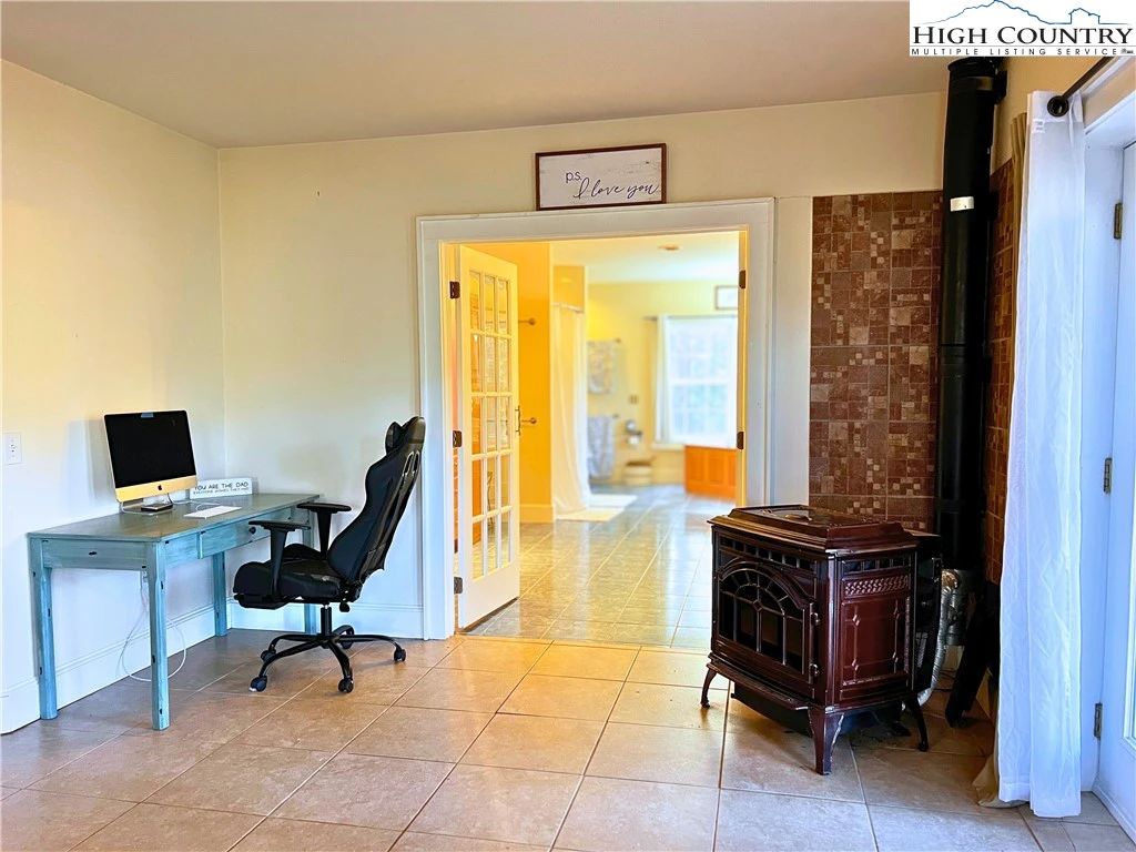 Image number 4 for the current listing