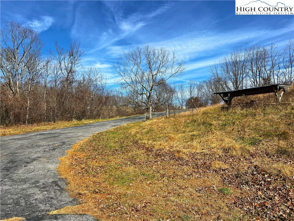 Image number 18 for the current listing