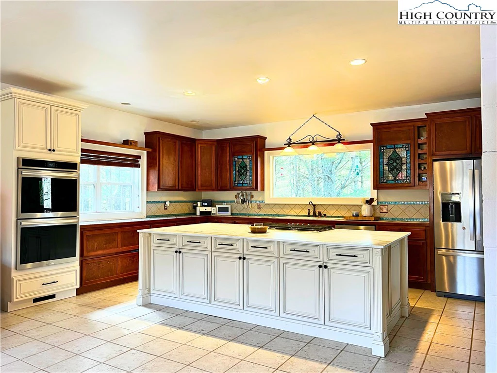 Image number 1 for the current listing