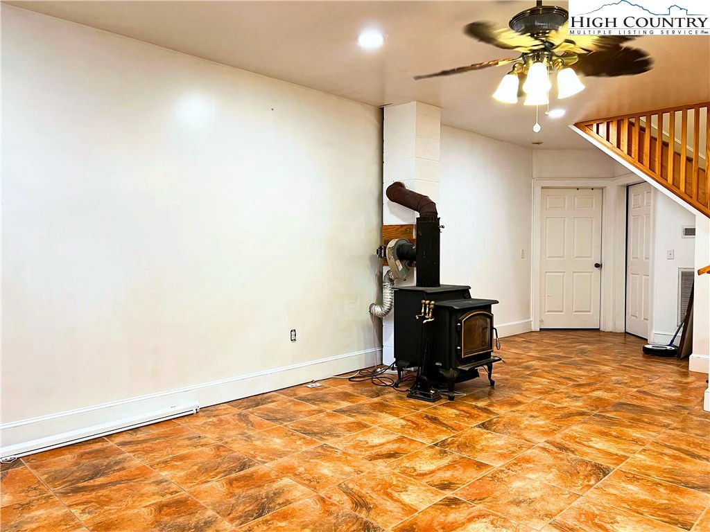 Image number 12 for the current listing