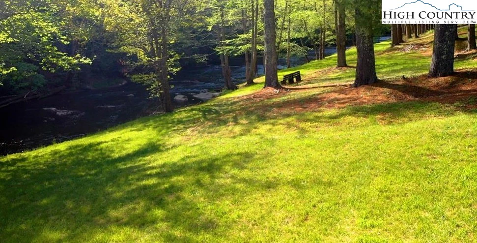 Image number 19 for the current listing