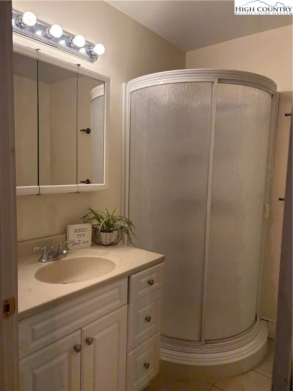 Image number 2 for the current listing