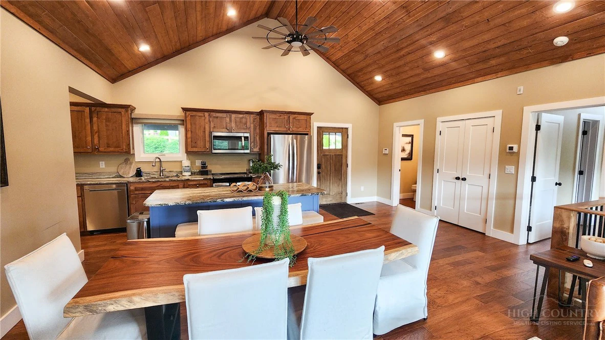 Image number 16 for the current listing
