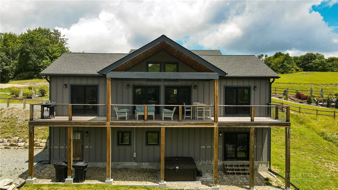 Image number 1 for the current listing