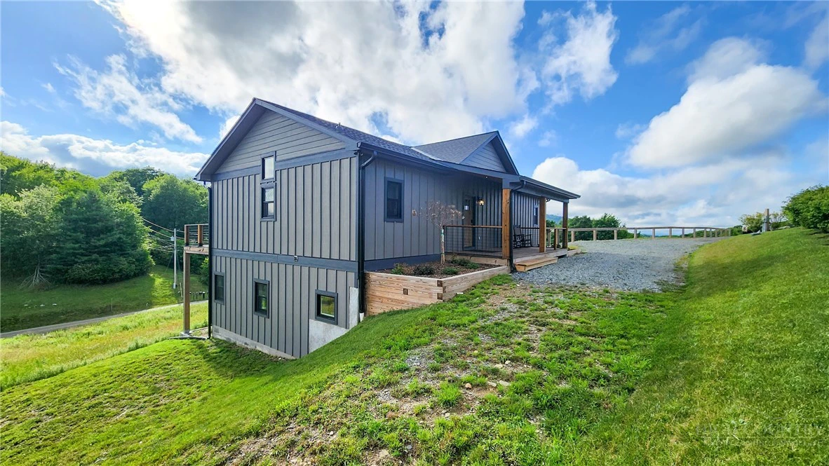 Image number 4 for the current listing