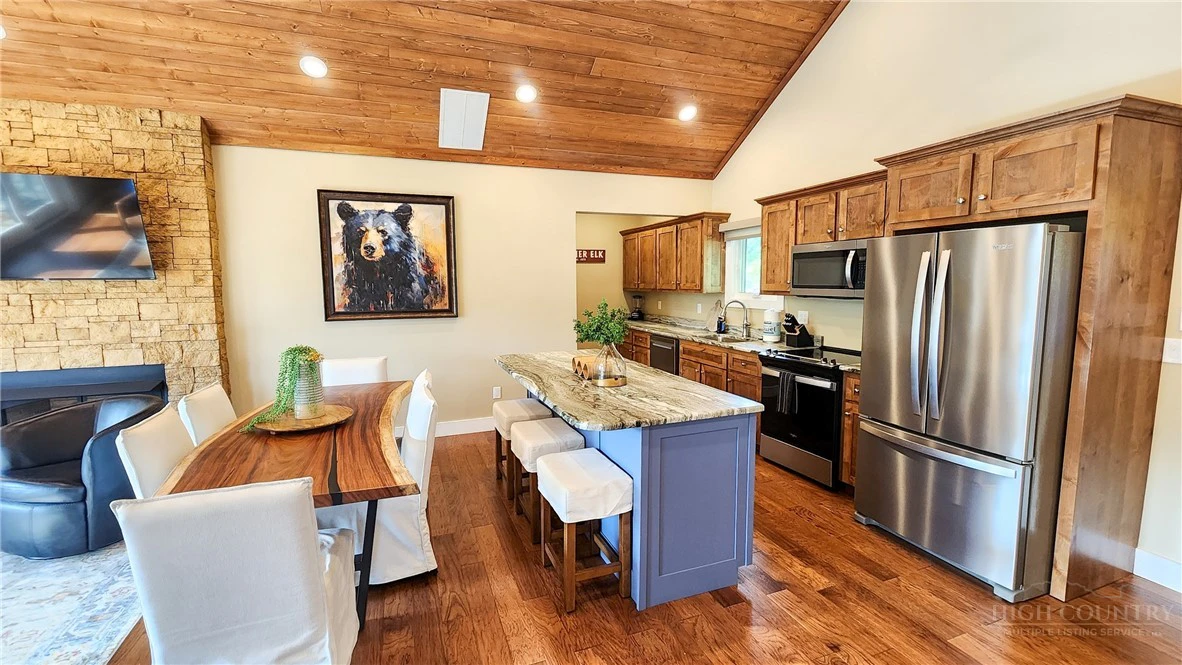 Image number 10 for the current listing