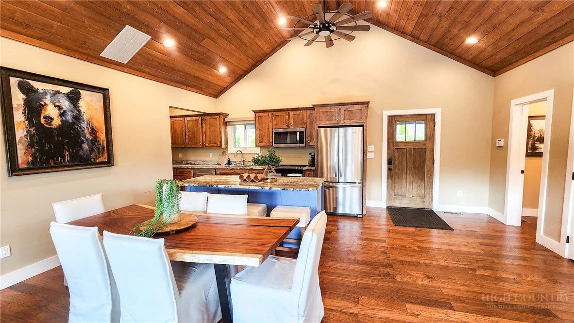 Image number 9 for the current listing