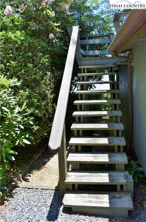 Image number 19 for the current listing