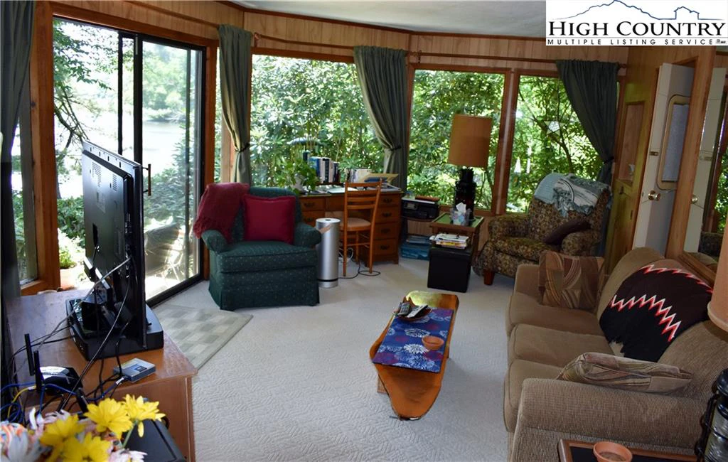 Image number 16 for the current listing