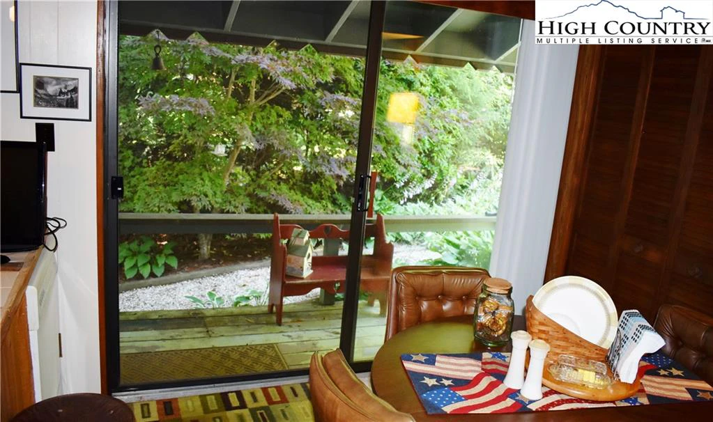 Image number 14 for the current listing