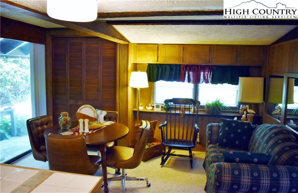 Image number 11 for the current listing