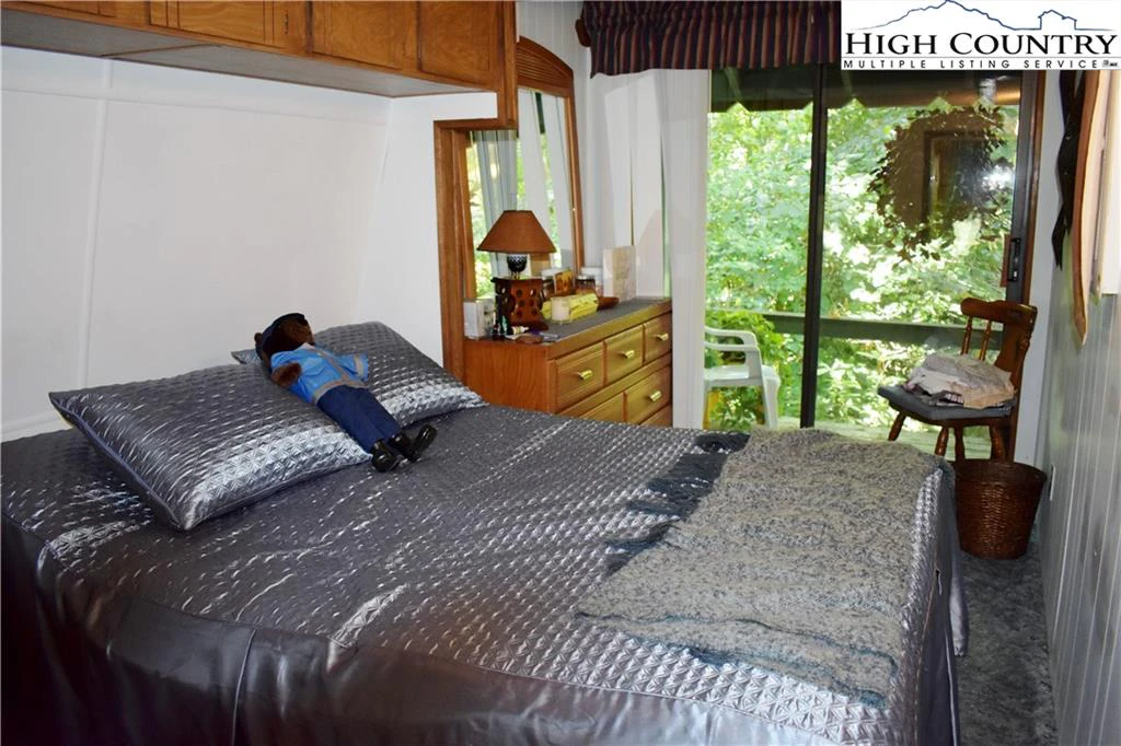 Image number 10 for the current listing