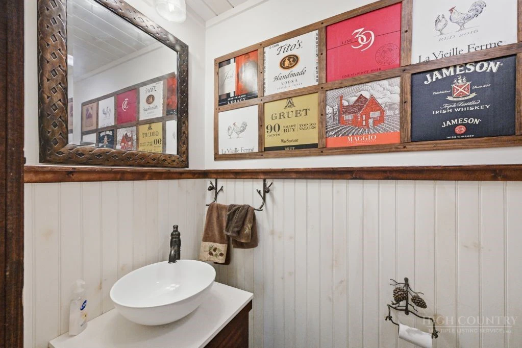 Image number 14 for the current listing